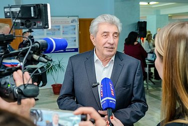 «Депутатская елка» собрала более 400 детей